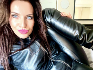 Alter: 53 / Waage - Alter: 170 / schlank - Geschlecht: weiblich - Ausrichtung: bisexuell - Haare: schwarz / lang - Piercing: keins - bewebmaster-Alter: D - Hautfarbe: weiss - Augen: blau - Rasur: teilrasiert